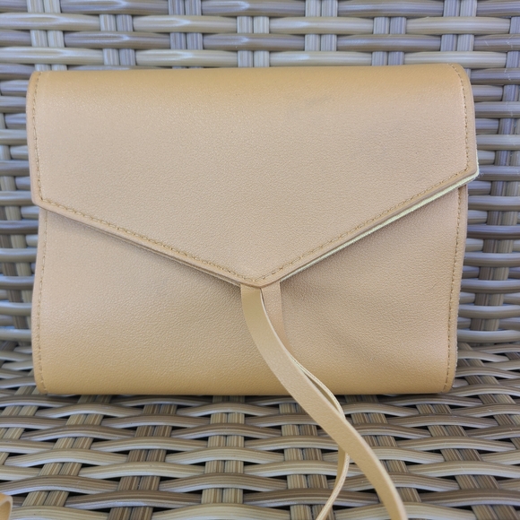 Glass Ladder & Co Katherine Vegan Leather Tech Organizer Roll Tan - Picture 2 of 16